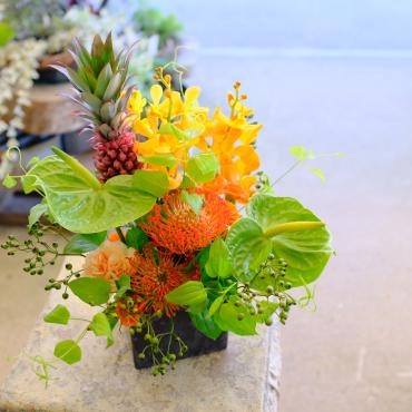 フラワーアレンジメント トロピカル 花屋ブログ 奈良県磯城郡川西町の花屋 沢辺生花店にフラワー ギフトはお任せください 当店は 安心と信頼の花キューピット加盟店です 花キューピットタウン