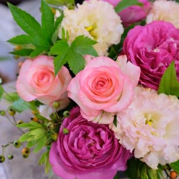 フラワーアレンジメント 素敵な香りのバラ イブピアッチェ 花屋ブログ 奈良県磯城郡川西町の花屋 沢辺生花店にフラワーギフトはお任せください 当店は 安心と信頼の花キューピット加盟店です 花キューピットタウン