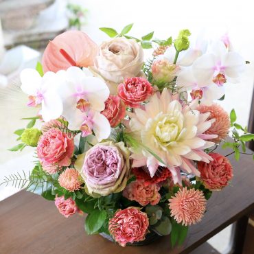 『arrangement  -豪華なアレンジメント-』「沢辺生花店」（奈良県磯城郡川西町の花屋）のギャラリー写真