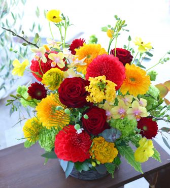 『arrangement -赤・黄色-』「沢辺生花店」（奈良県磯城郡川西町の花屋）のギャラリー写真